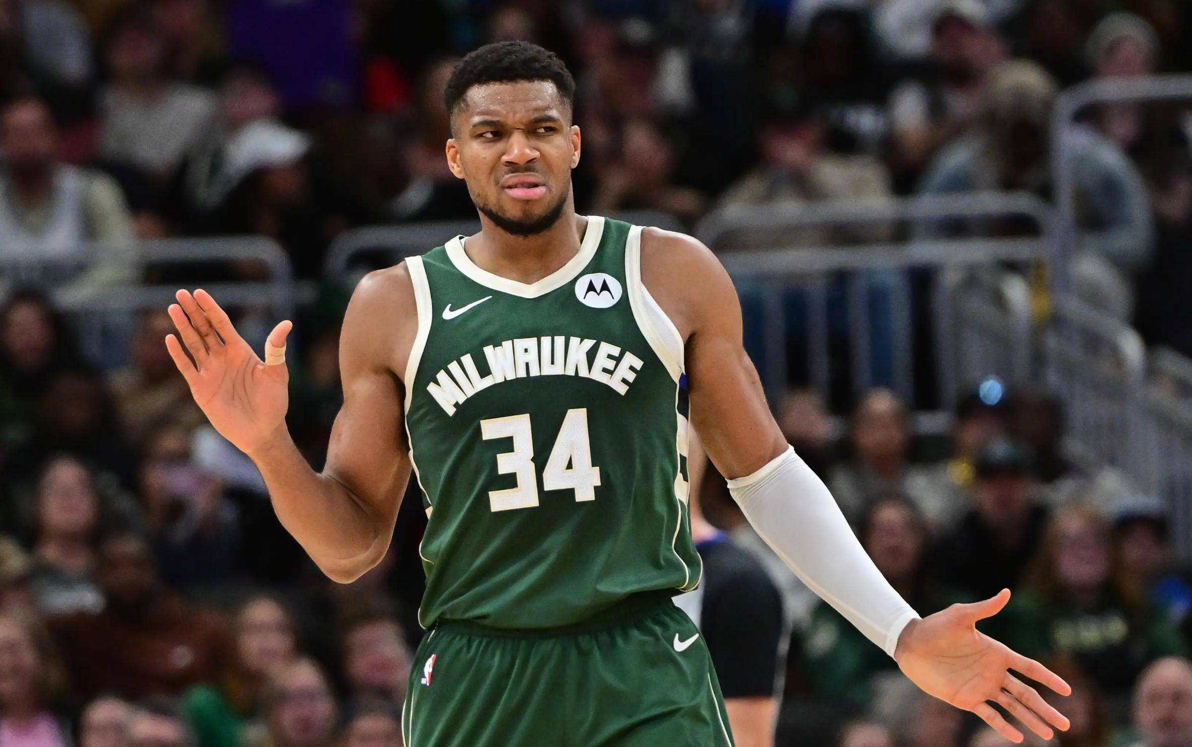 西汉姆迎NBA常规赛关键赛；冲刺阶段止住颓势；质疑声仍在；年轻球员得到机会的简单介绍