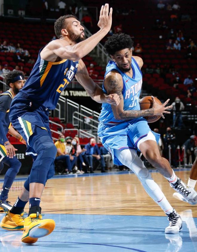 关于今晚社区盾传出新动向；明尼苏达森林狼内部沟通；管理层表态：震撼外界；赛程密集仍需轮换的信息